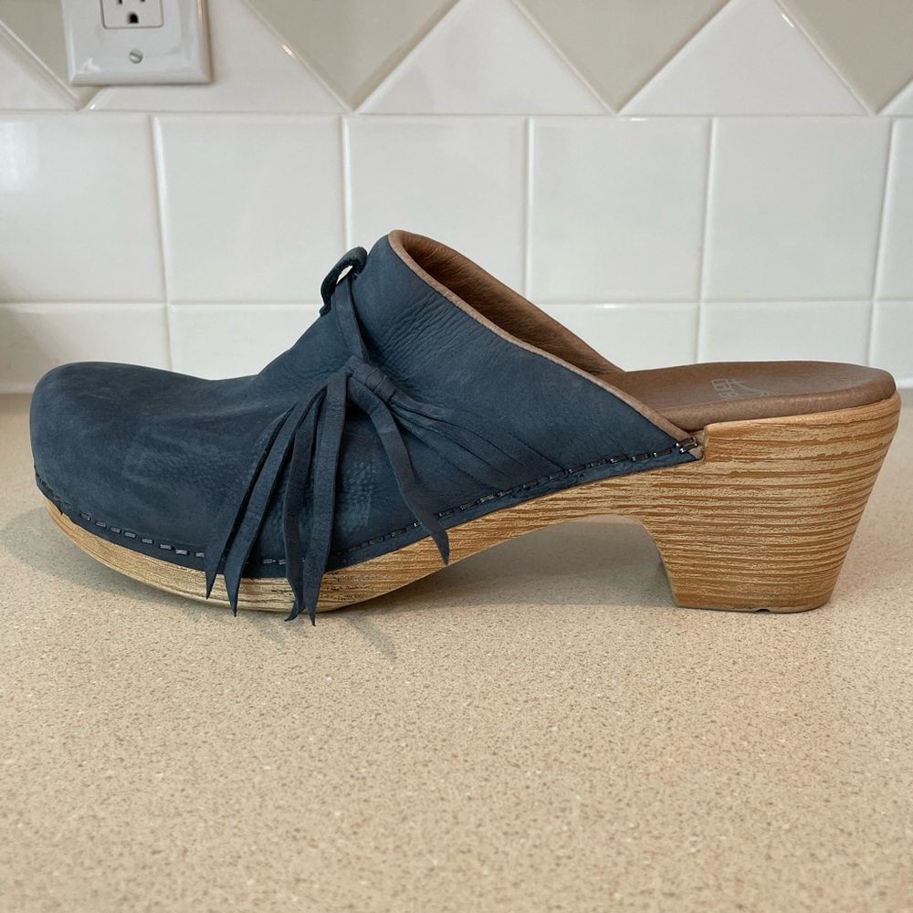 Size 39 Dansko denim blue clogs
